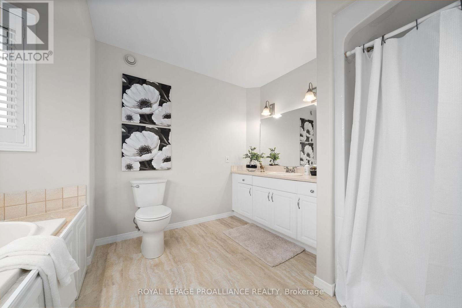 8 Linden Lane, Belleville, Ontario  K8N 5W9 - Photo 36 - X12503154