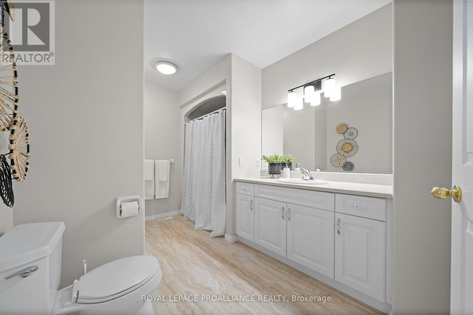 8 Linden Lane, Belleville, Ontario  K8N 5W9 - Photo 40 - X12503154