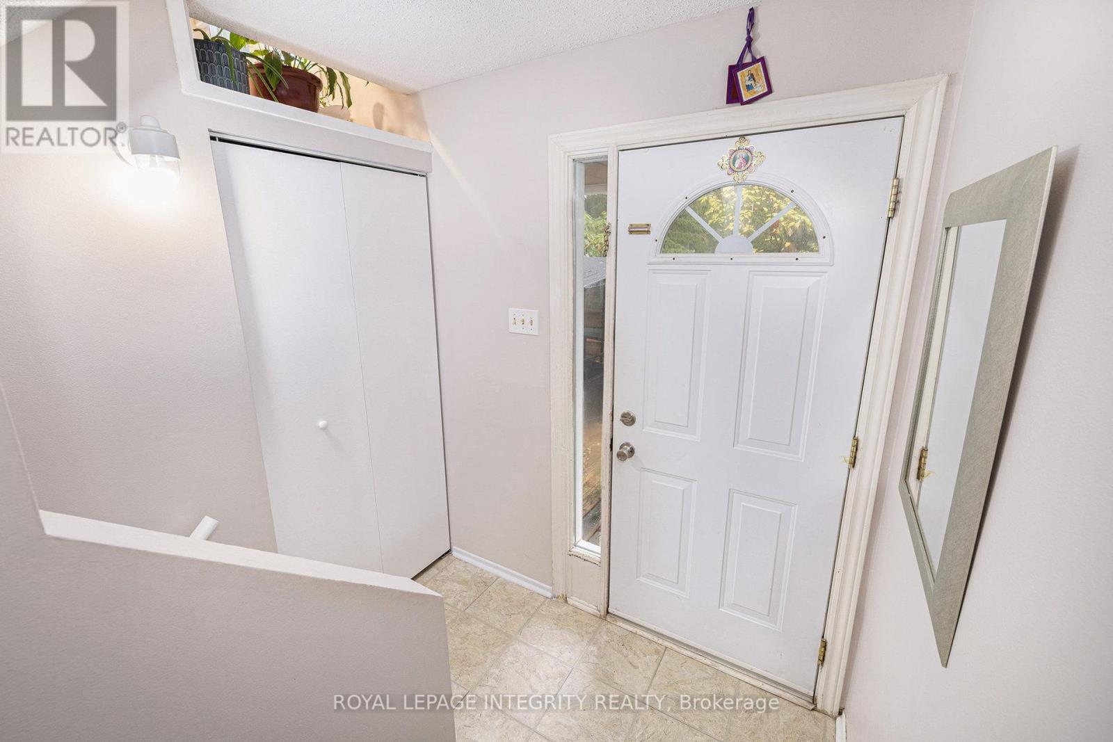 142 Salter Crescent, Ottawa, Ontario  K2K 1Y8 - Photo 6 - X12475407