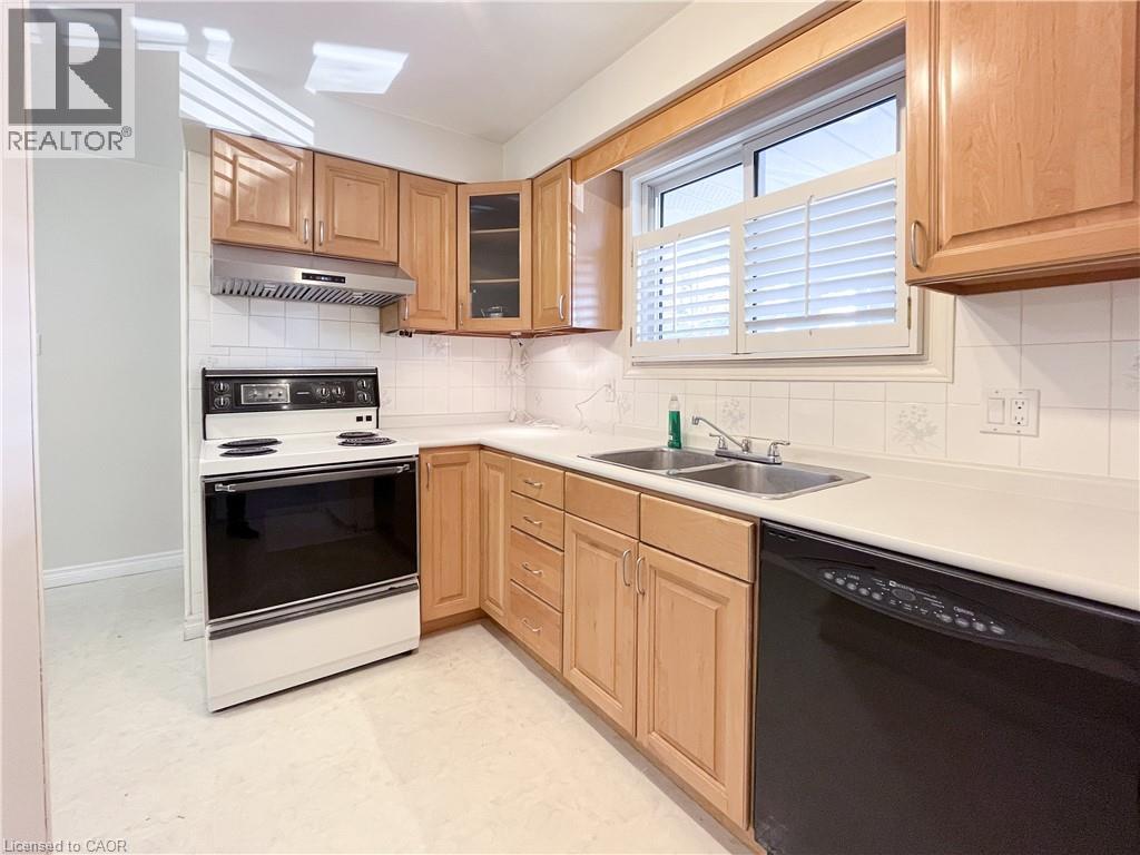 514 Fallingbrook Drive Unit# Upper, Waterloo, Ontario  N2L 4N3 - Photo 2 - 40808679