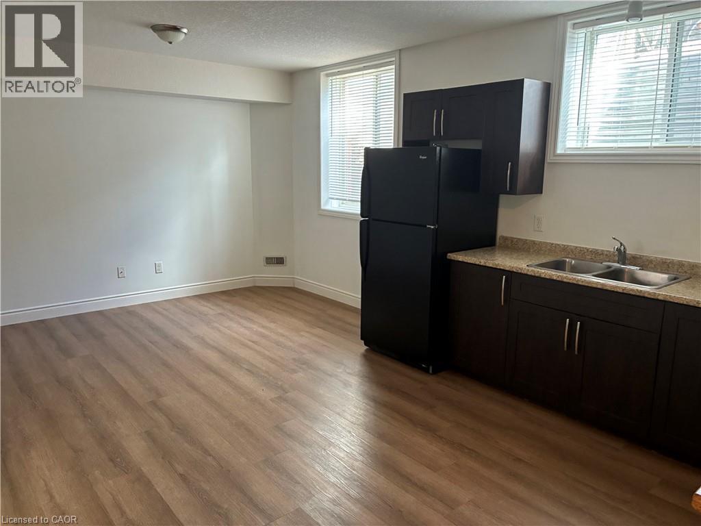 32 Elmsdale Drive Unit# 1b, Kitchener, Ontario  N2E 1H6 - Photo 3 - 40807883