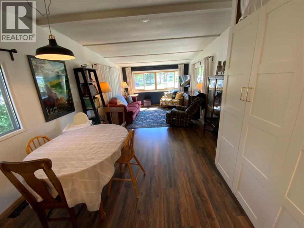 23 Mobile Drive Ne, Three Hills, Alberta  T0M 2A0 - Photo 4 - A2283832