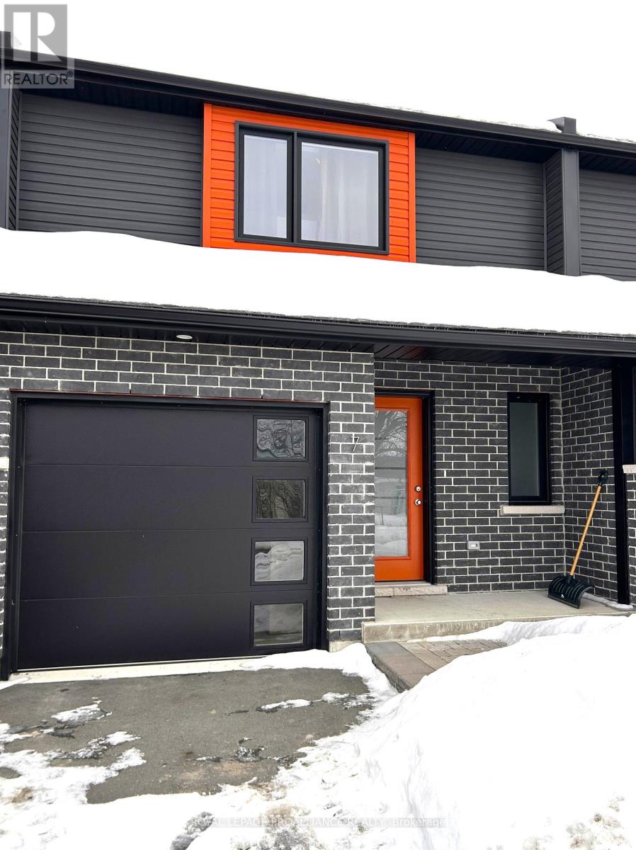 7 BRITTANY LANE, quinte west (frankford ward), Ontario