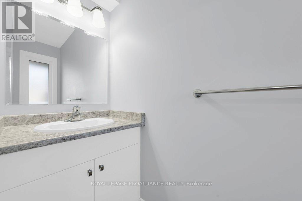 7 Brittany Lane, Quinte West (Frankford Ward), Ontario  K0K 2C0 - Photo 11 - X12834124