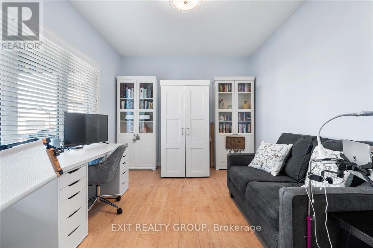 18 Gilbert Crescent, Prince Edward County (Wellington Ward), Ontario  K0K 3L0 - Photo 17 - X12834140