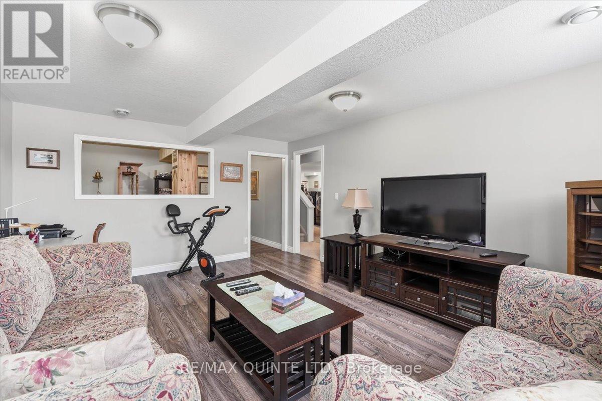 355 Mitchells Crossroad, Prince Edward County (North Marysburg Ward), Ontario  K0K 2T0 - Photo 24 - X12834248