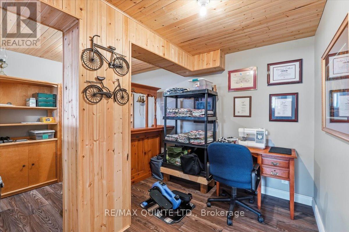 355 Mitchells Crossroad, Prince Edward County (North Marysburg Ward), Ontario  K0K 2T0 - Photo 26 - X12834248