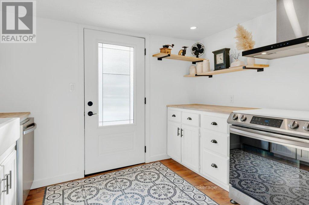 21569 Loyalist Parkway, Prince Edward County (Ameliasburg Ward), Ontario  K0K 1L0 - Photo 10 - X12834254