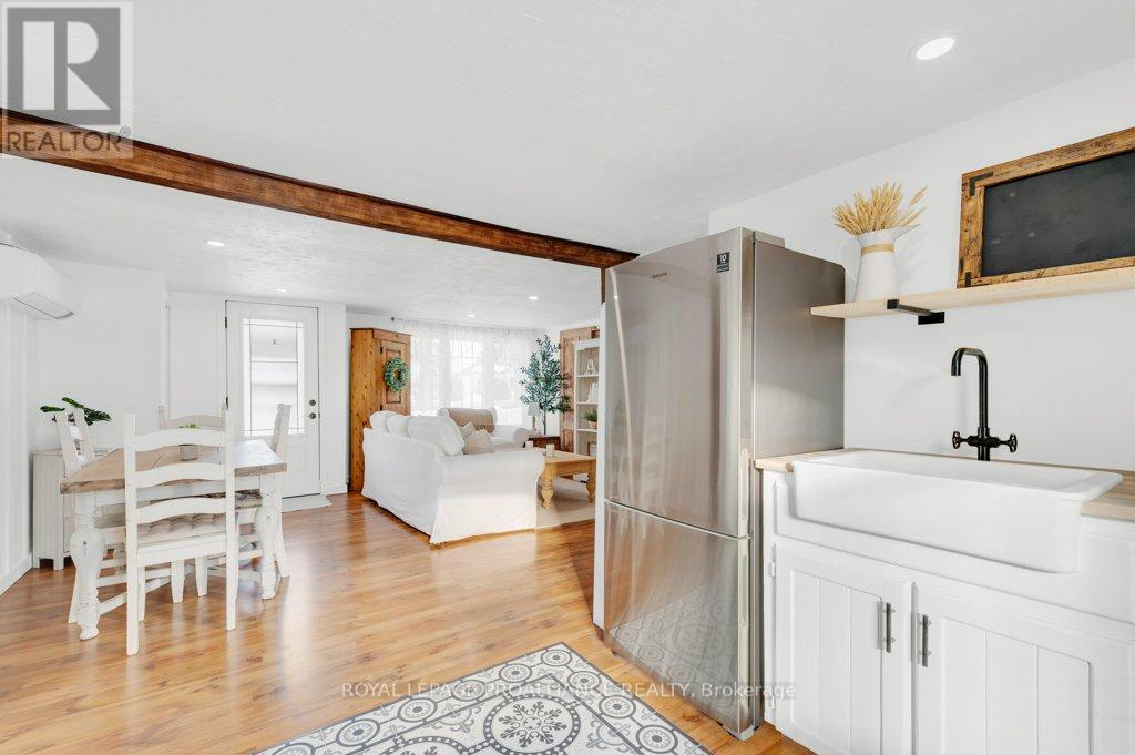 21569 Loyalist Parkway, Prince Edward County (Ameliasburg Ward), Ontario  K0K 1L0 - Photo 12 - X12834254