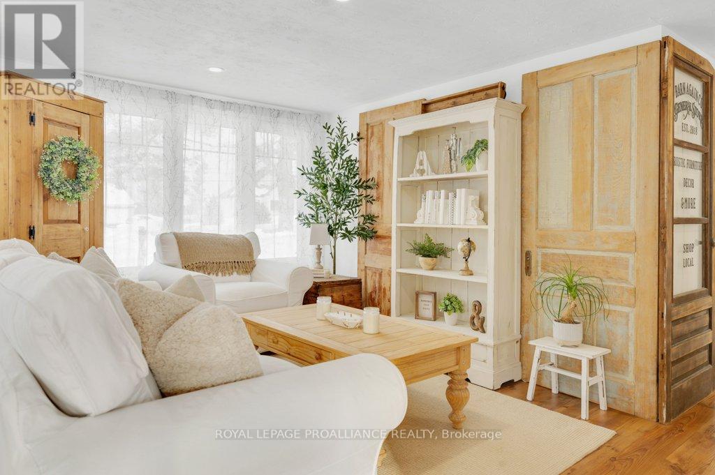 21569 Loyalist Parkway, Prince Edward County (Ameliasburg Ward), Ontario  K0K 1L0 - Photo 15 - X12834254