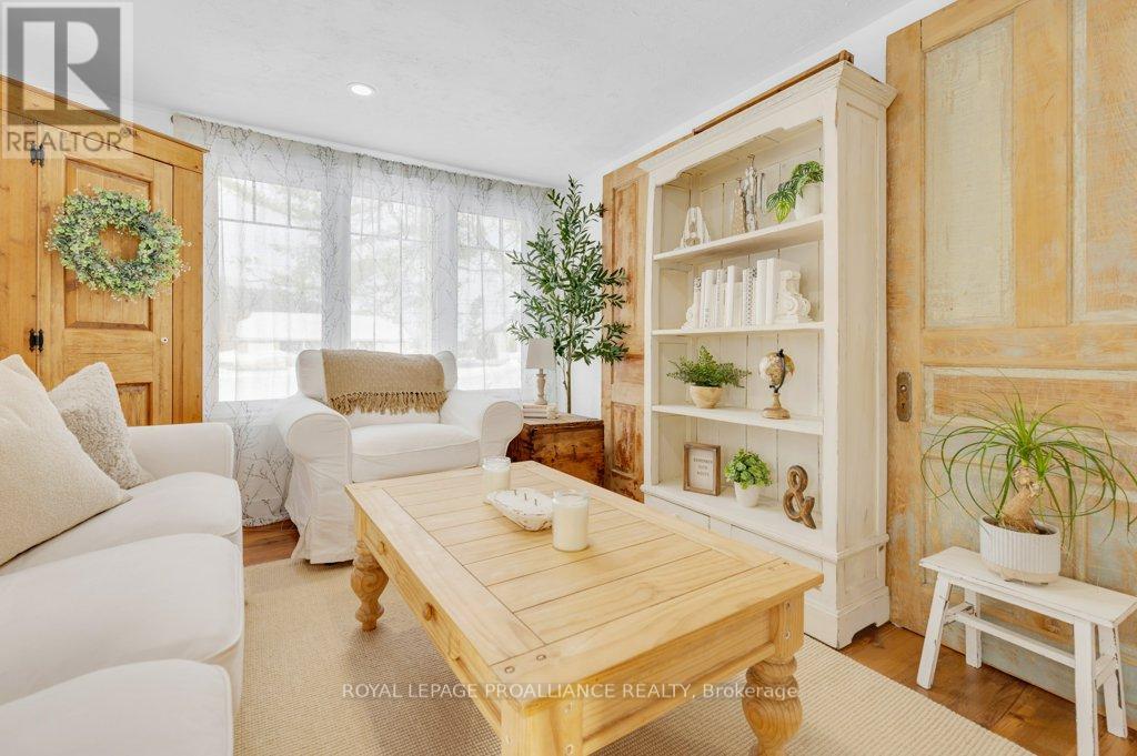 21569 Loyalist Parkway, Prince Edward County (Ameliasburg Ward), Ontario  K0K 1L0 - Photo 16 - X12834254