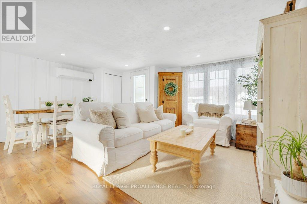 21569 Loyalist Parkway, Prince Edward County (Ameliasburg Ward), Ontario  K0K 1L0 - Photo 17 - X12834254