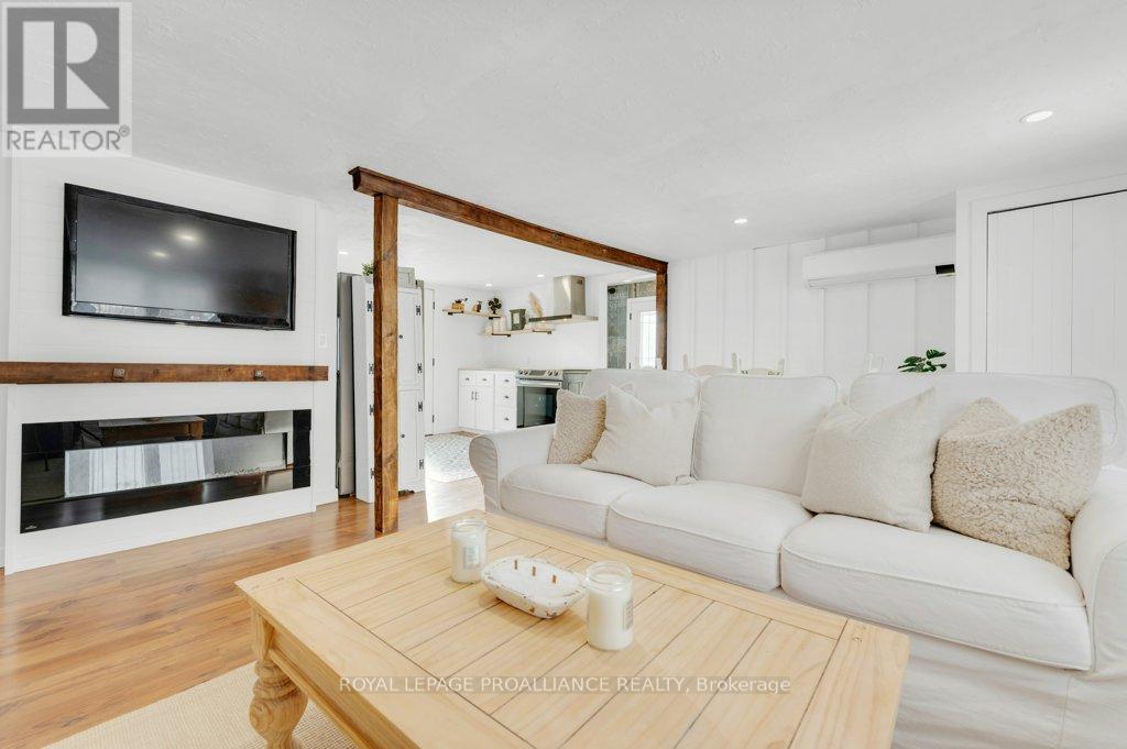 21569 Loyalist Parkway, Prince Edward County (Ameliasburg Ward), Ontario  K0K 1L0 - Photo 18 - X12834254