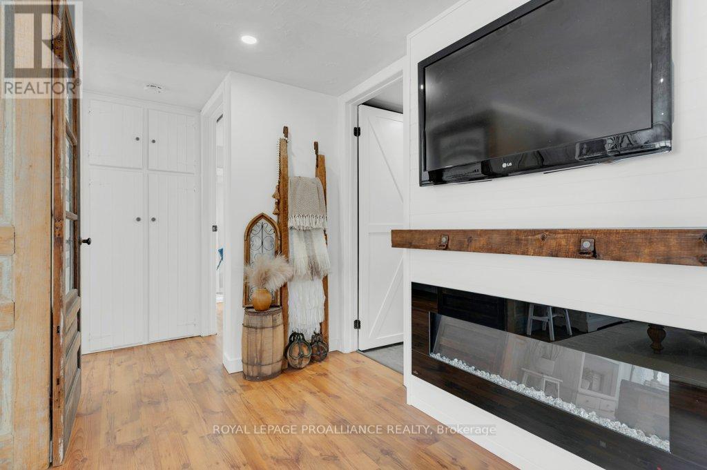 21569 Loyalist Parkway, Prince Edward County (Ameliasburg Ward), Ontario  K0K 1L0 - Photo 19 - X12834254