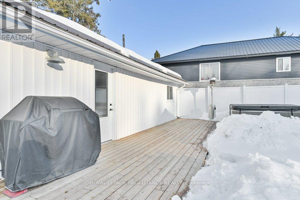 21569 Loyalist Parkway, Prince Edward County (Ameliasburg Ward), Ontario  K0K 1L0 - Photo 23 - X12834254