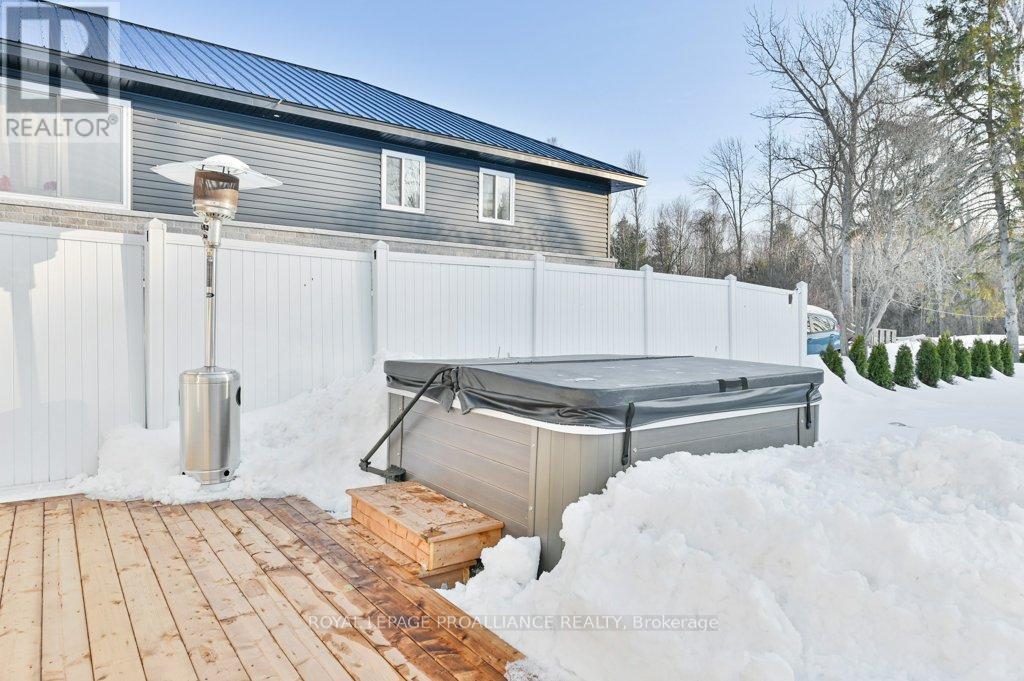 21569 Loyalist Parkway, Prince Edward County (Ameliasburg Ward), Ontario  K0K 1L0 - Photo 24 - X12834254