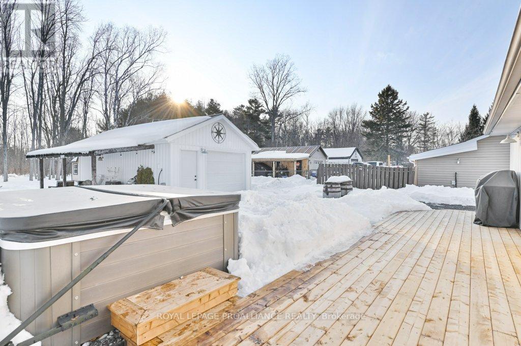 21569 Loyalist Parkway, Prince Edward County (Ameliasburg Ward), Ontario  K0K 1L0 - Photo 25 - X12834254