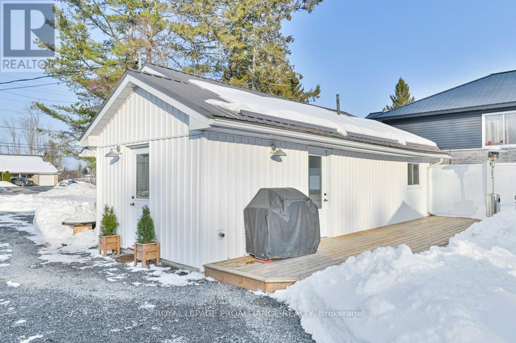 21569 Loyalist Parkway, Prince Edward County (Ameliasburg Ward), Ontario  K0K 1L0 - Photo 26 - X12834254