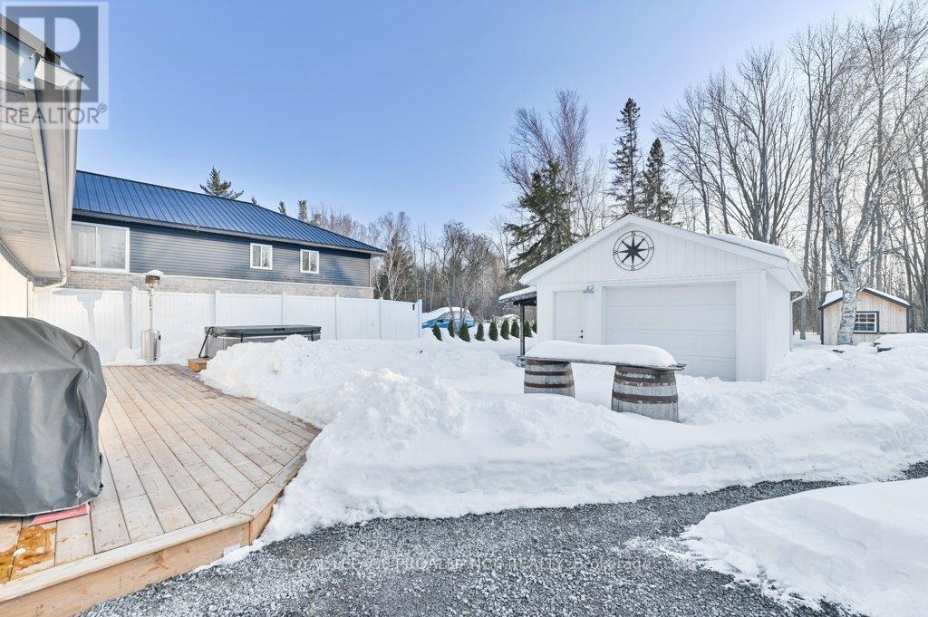 21569 Loyalist Parkway, Prince Edward County (Ameliasburg Ward), Ontario  K0K 1L0 - Photo 27 - X12834254