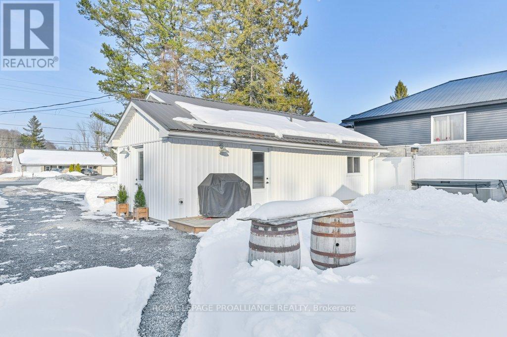 21569 Loyalist Parkway, Prince Edward County (Ameliasburg Ward), Ontario  K0K 1L0 - Photo 28 - X12834254