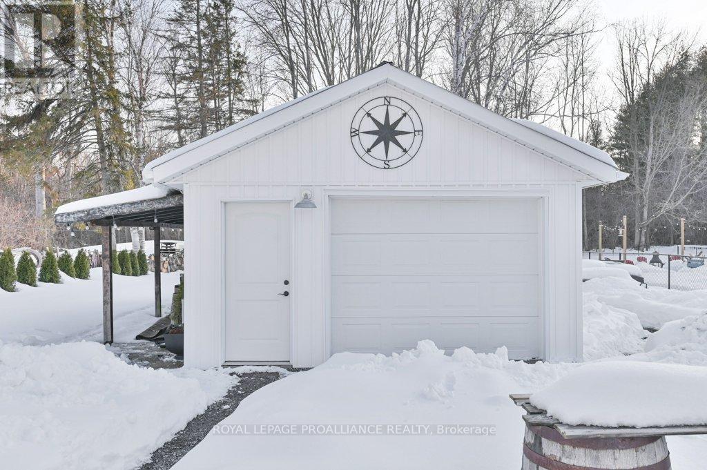 21569 Loyalist Parkway, Prince Edward County (Ameliasburg Ward), Ontario  K0K 1L0 - Photo 37 - X12834254