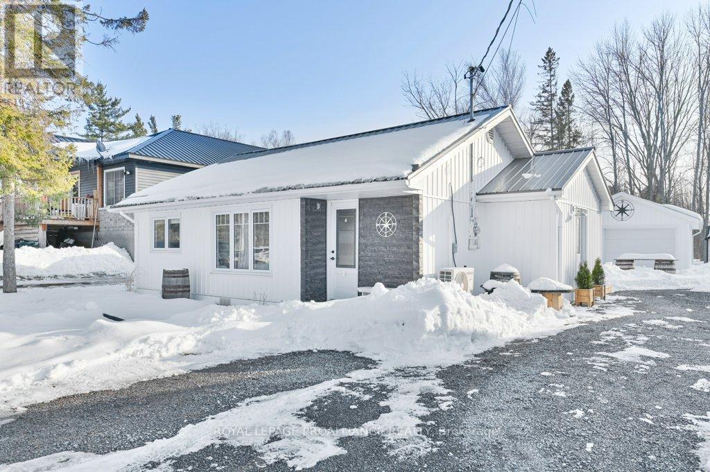 21569 Loyalist Parkway, Prince Edward County (Ameliasburg Ward), Ontario  K0K 1L0 - Photo 4 - X12834254