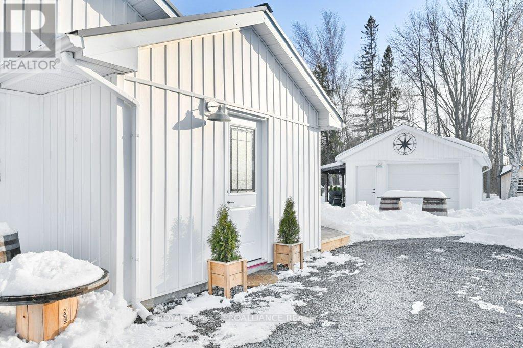 21569 Loyalist Parkway, Prince Edward County (Ameliasburg Ward), Ontario  K0K 1L0 - Photo 5 - X12834254