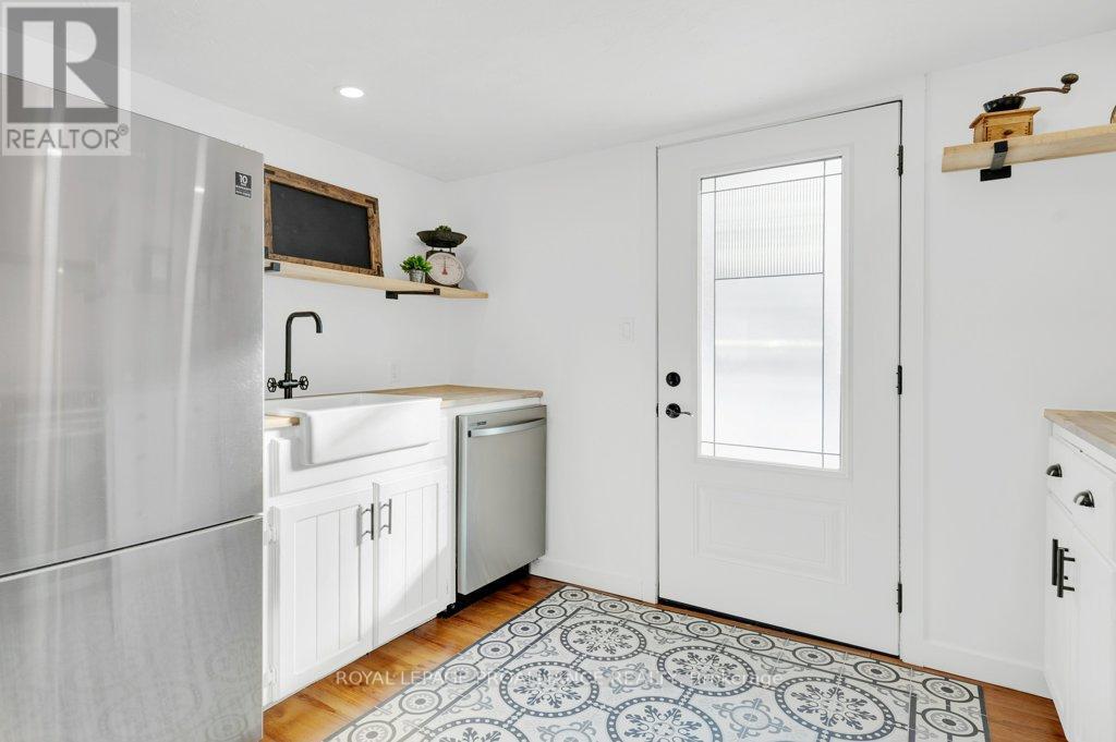 21569 Loyalist Parkway, Prince Edward County (Ameliasburg Ward), Ontario  K0K 1L0 - Photo 8 - X12834254