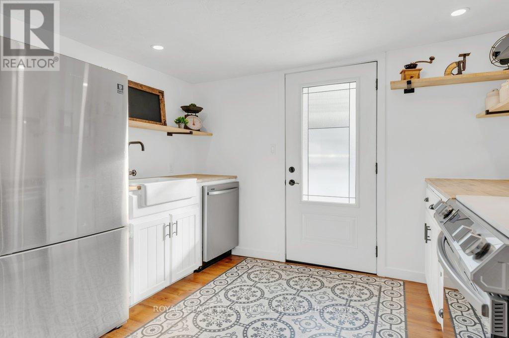 21569 Loyalist Parkway, Prince Edward County (Ameliasburg Ward), Ontario  K0K 1L0 - Photo 9 - X12834254