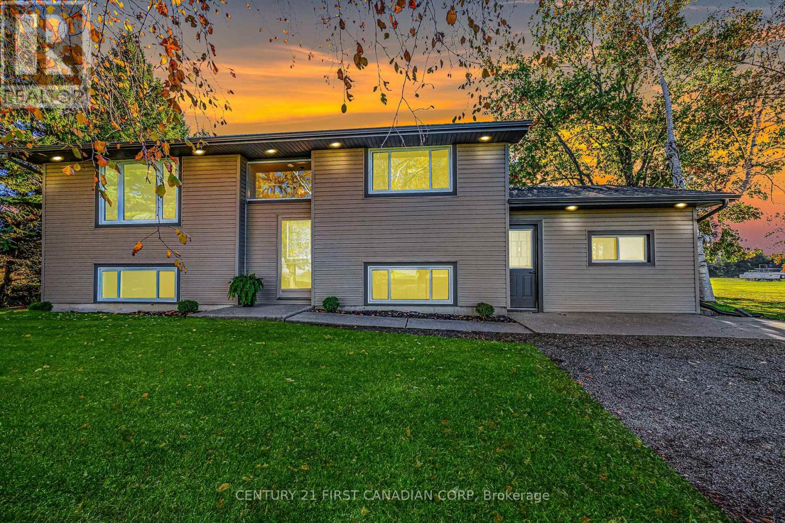 70986 B Line, Lambton Shores, Ontario  N0M 1T0 - Photo 3 - X12834168