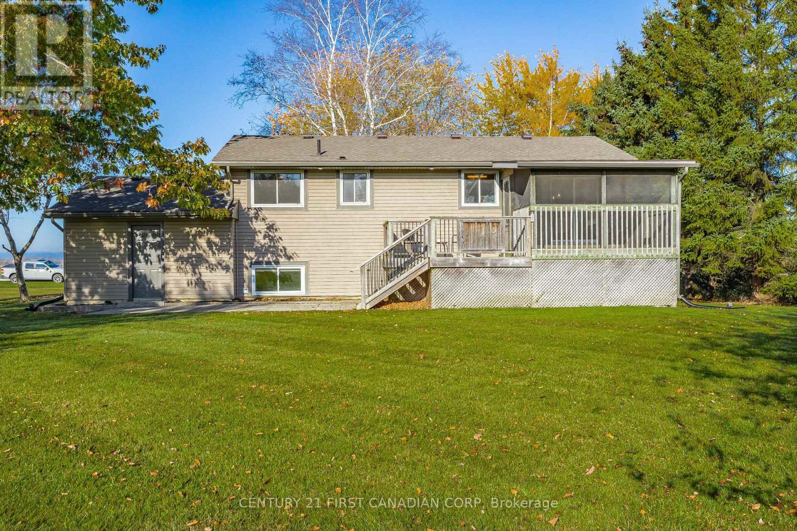 70986 B Line, Lambton Shores, Ontario  N0M 1T0 - Photo 36 - X12834168