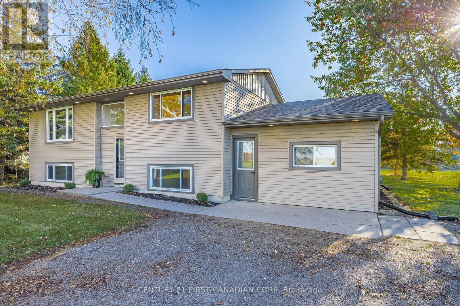 70986 B Line, Lambton Shores, Ontario  N0M 1T0 - Photo 6 - X12834168