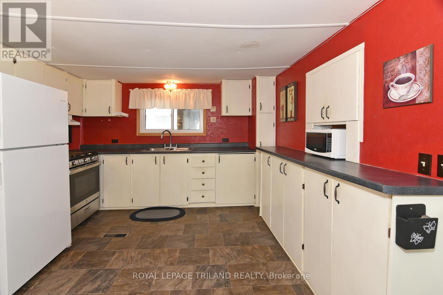 27 - 9385 Ipperwash Road, Lambton Shores, Ontario  N0N 1J3 - Photo 15 - X12834382