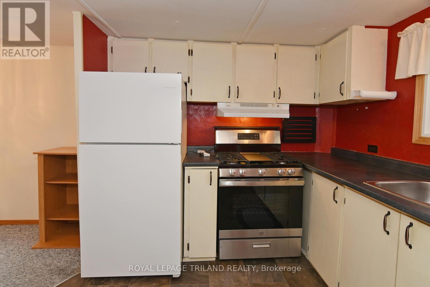 27 - 9385 Ipperwash Road, Lambton Shores, Ontario  N0N 1J3 - Photo 16 - X12834382