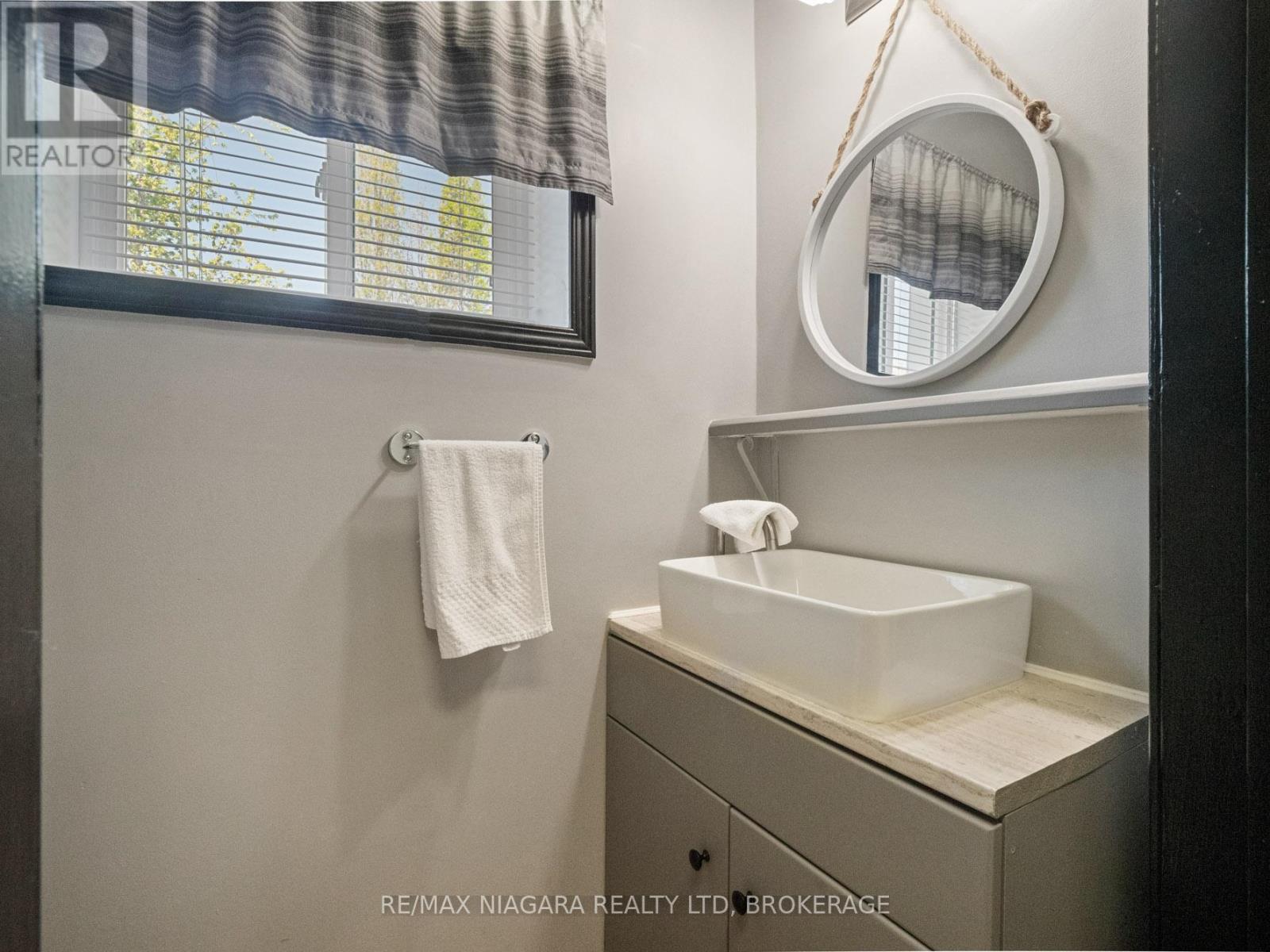 61 Queen Street, Fort Erie, Ontario  L2A 1T7 - Photo 15 - X12373939