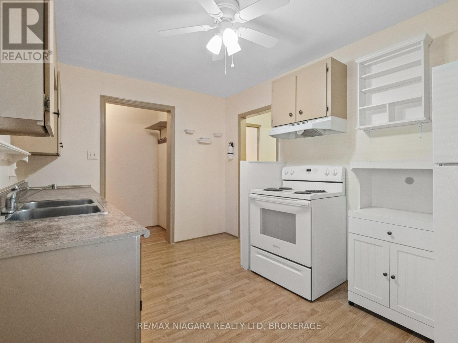 61 Queen Street, Fort Erie, Ontario  L2A 1T7 - Photo 5 - X12373939