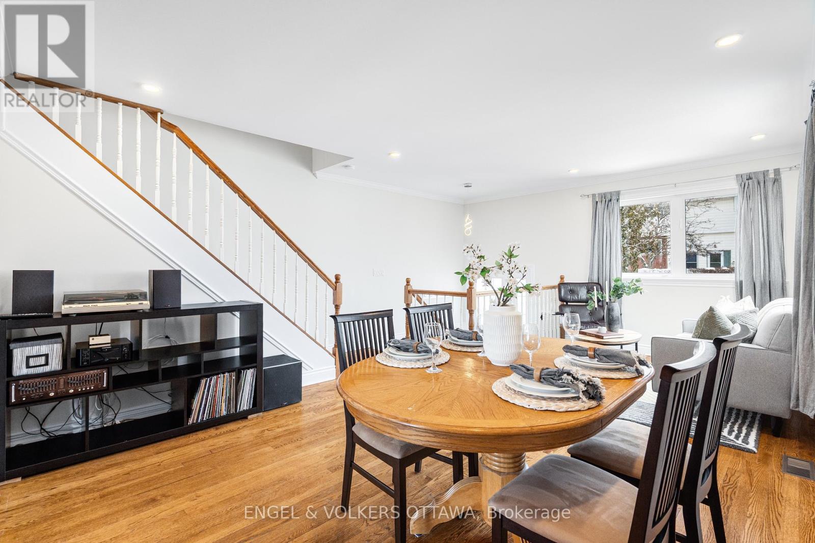 2707 Marie Street, Ottawa, Ontario  K2B 7E3 - Photo 2 - X12834236