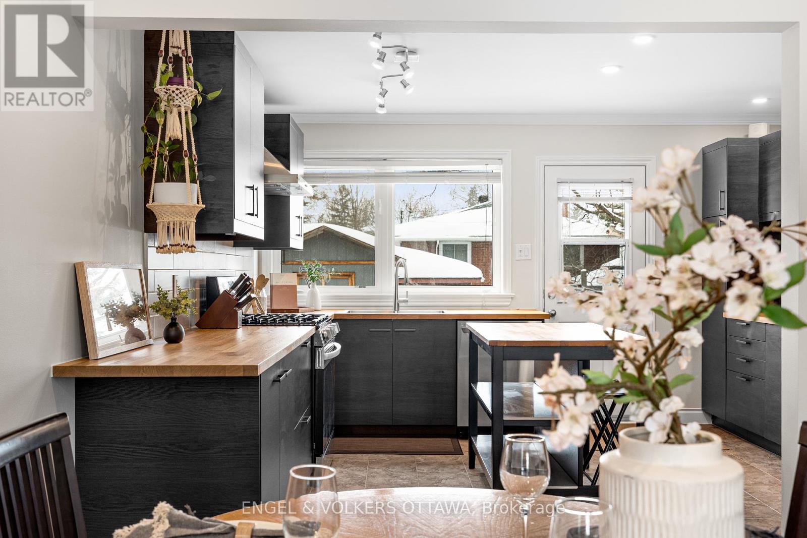 2707 Marie Street, Ottawa, Ontario  K2B 7E3 - Photo 5 - X12834236