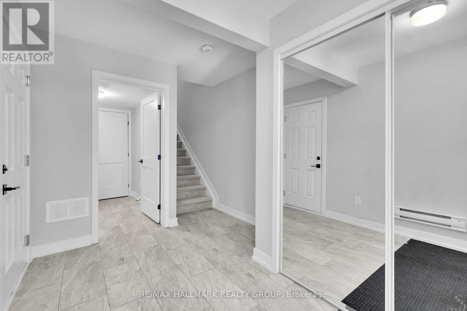 233 Anyolite Private, Ottawa, Ontario  K2J 6P5 - Photo 4 - X12834344