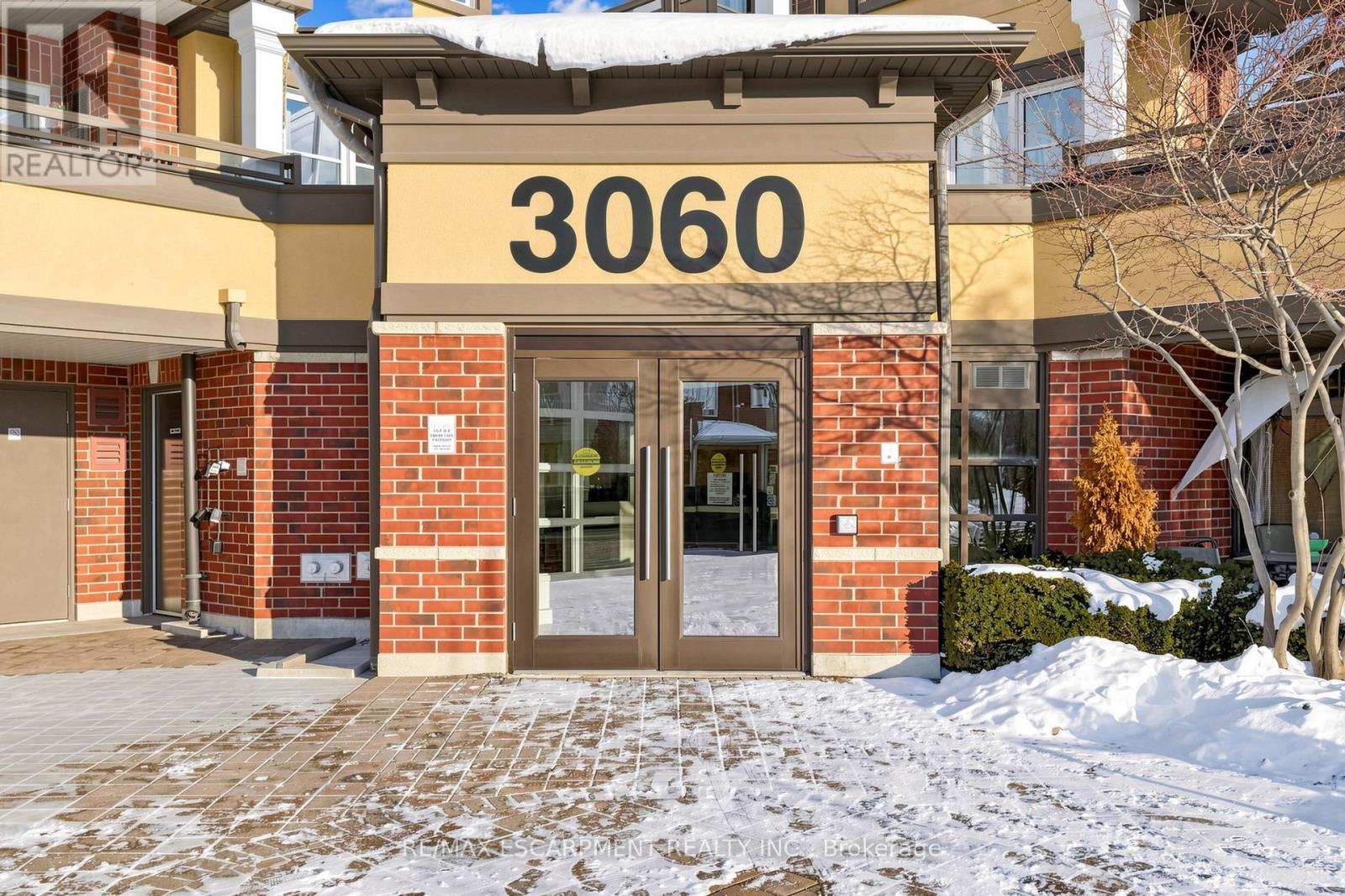 103 - 3060 Rotary Way, Burlington, Ontario  L7M 0G9 - Photo 2 - W12717422