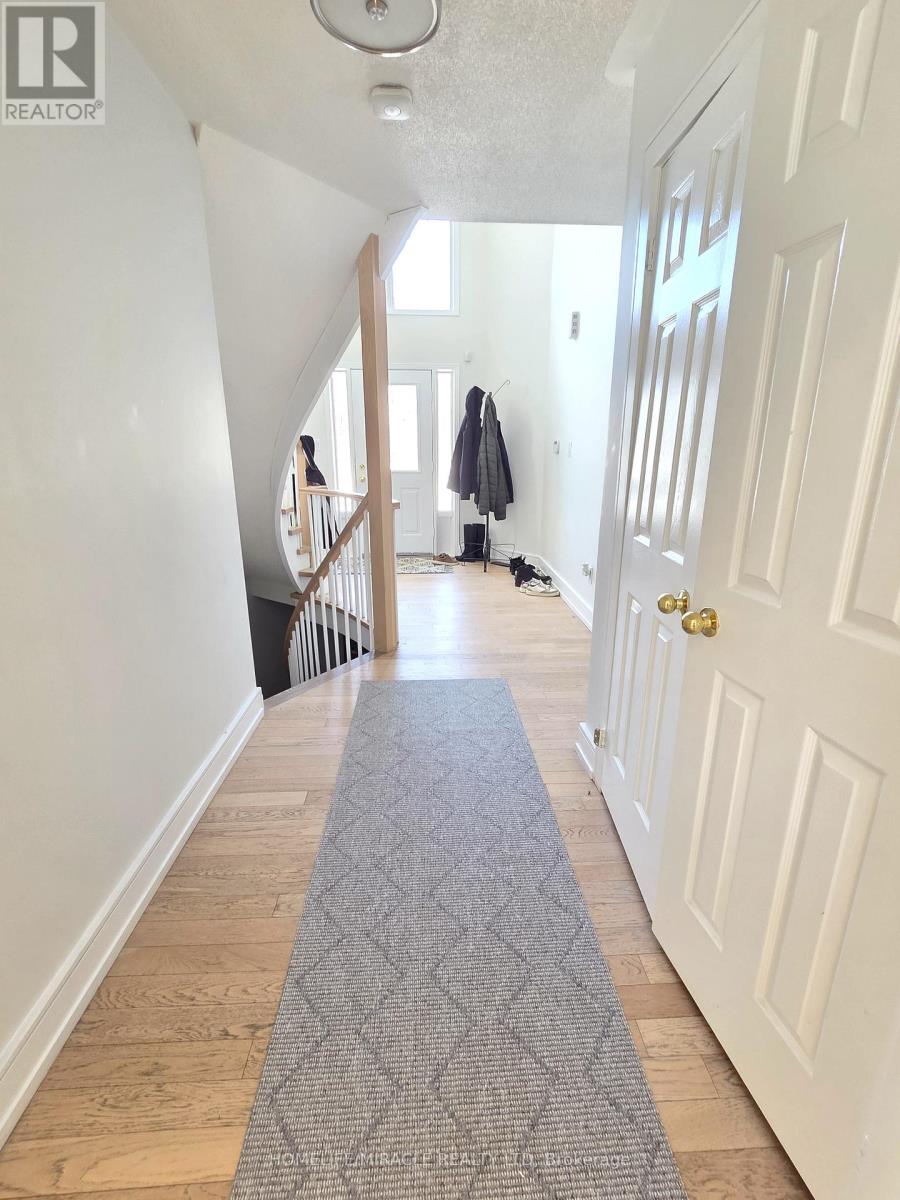 19 Goldene Way, Toronto, Ontario  M1C 5H4 - Photo 3 - E12831030