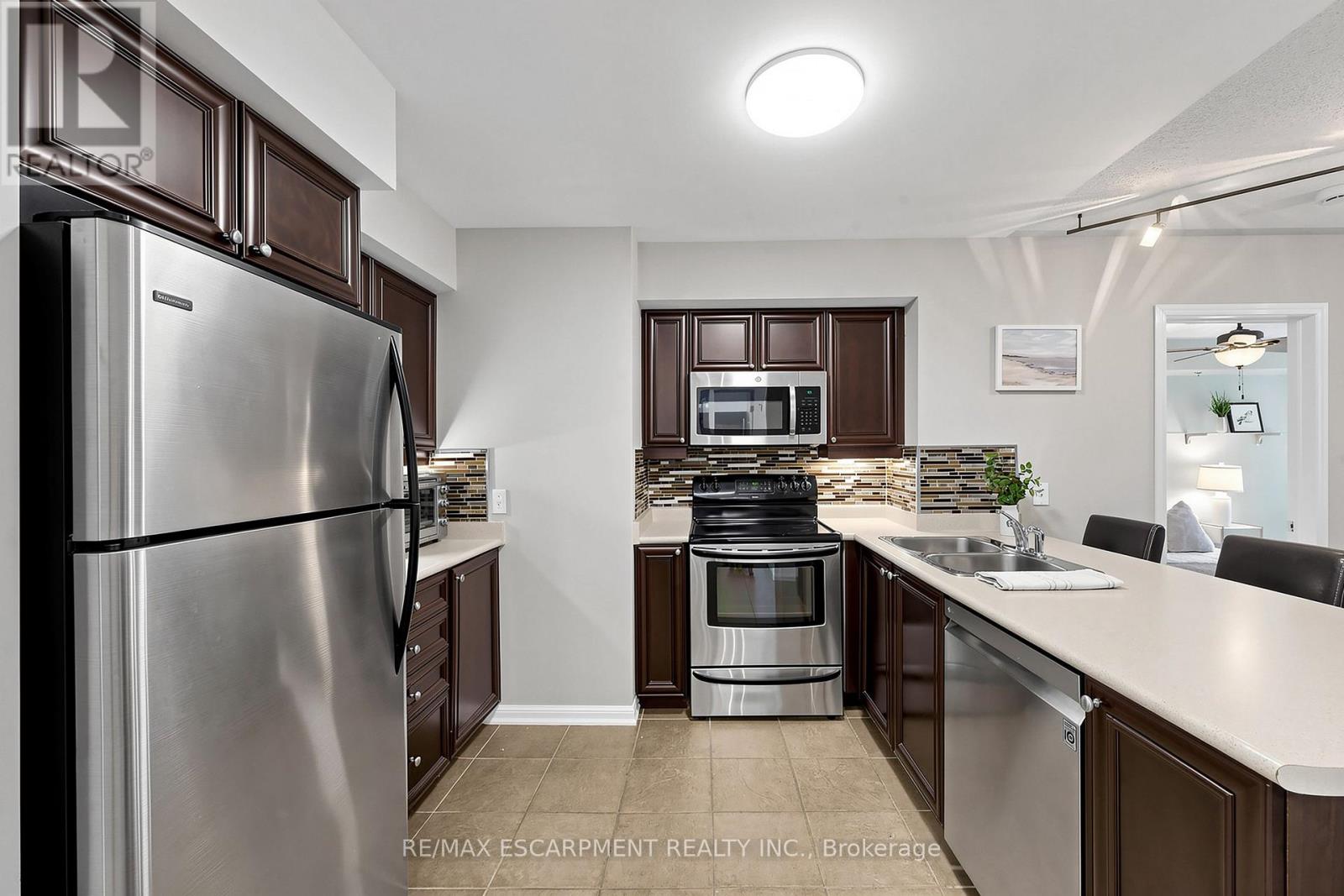 103 - 3060 Rotary Way, Burlington, Ontario  L7M 0G9 - Photo 7 - W12717422