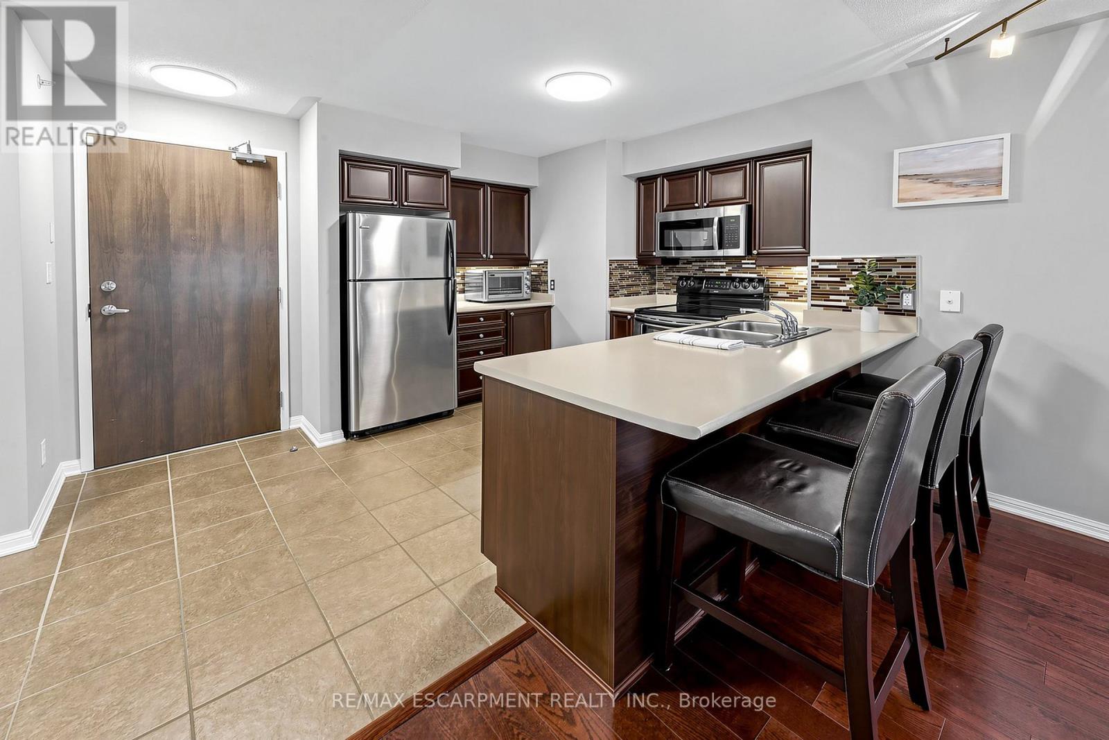 103 - 3060 Rotary Way, Burlington, Ontario  L7M 0G9 - Photo 6 - W12717422