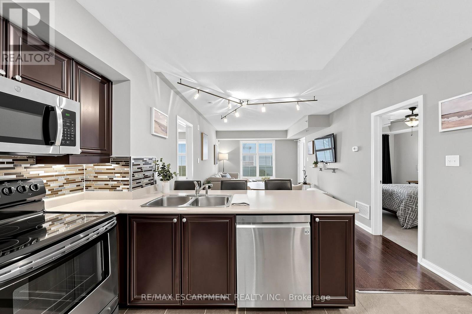 103 - 3060 Rotary Way, Burlington, Ontario  L7M 0G9 - Photo 8 - W12717422