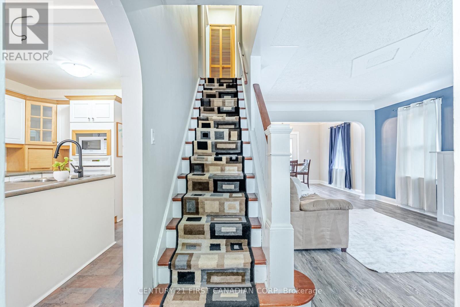 108 Myrtle Street, St. Thomas, Ontario  N5R 2G3 - Photo 6 - X12834008