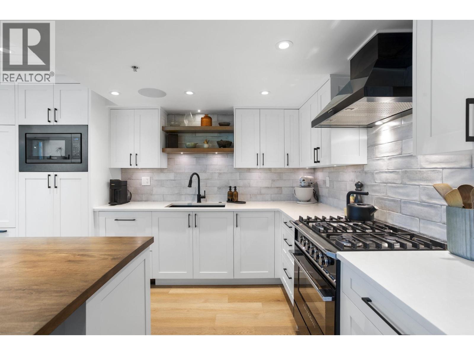 Th2 168 E Esplanade Avenue, North Vancouver, British Columbia  V7L 4X8 - Photo 10 - R3088123