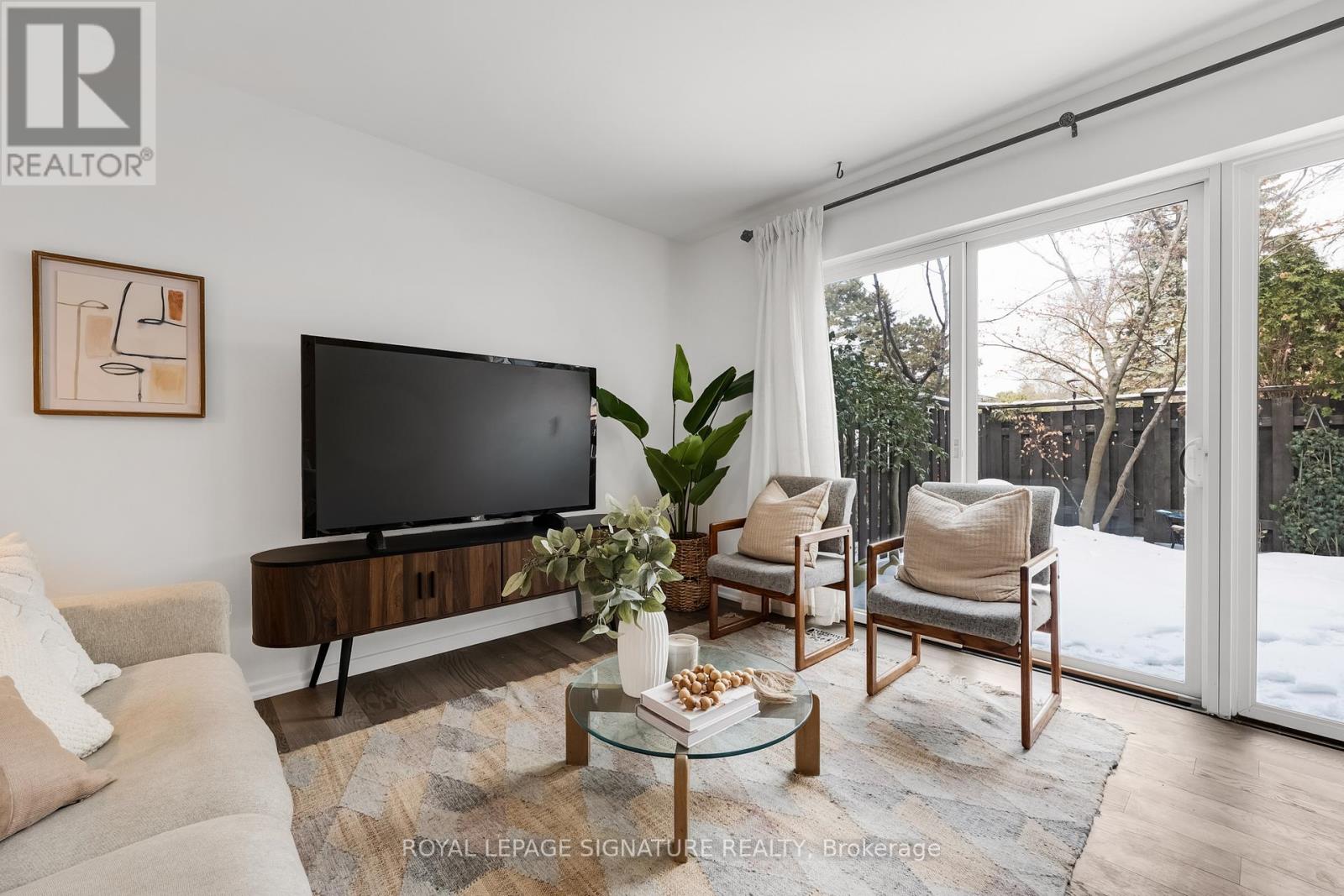 34 Sugar Millway, Toronto, Ontario  M2L 1R6 - Photo 4 - C12834138