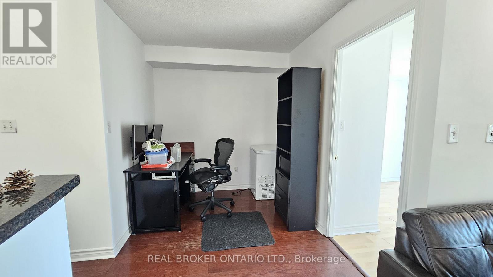 1516 - 7 Lorraine Drive, Toronto, Ontario  M2N 2E3 - Photo 2 - C12834194