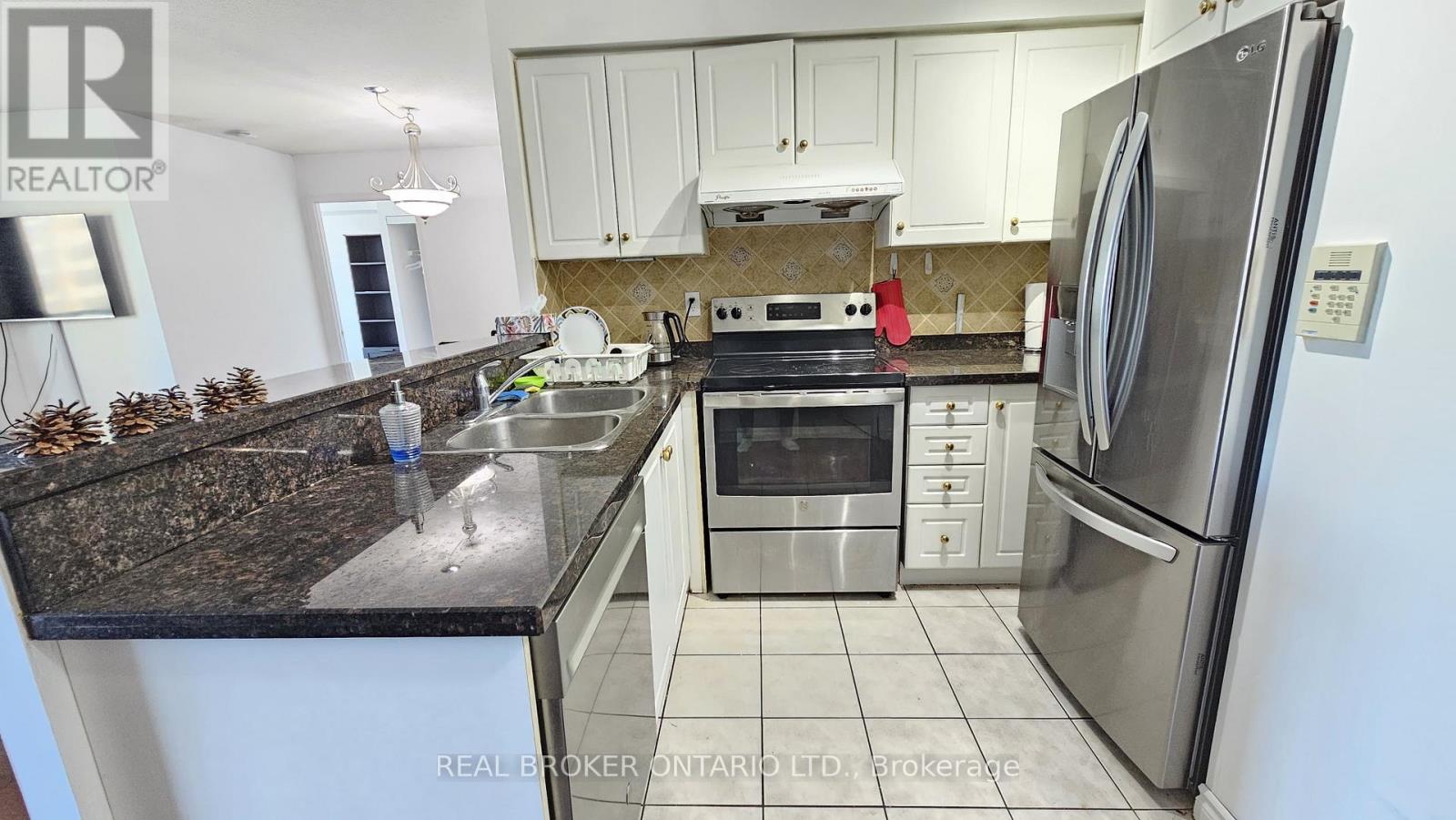 1516 - 7 Lorraine Drive, Toronto, Ontario  M2N 2E3 - Photo 3 - C12834194