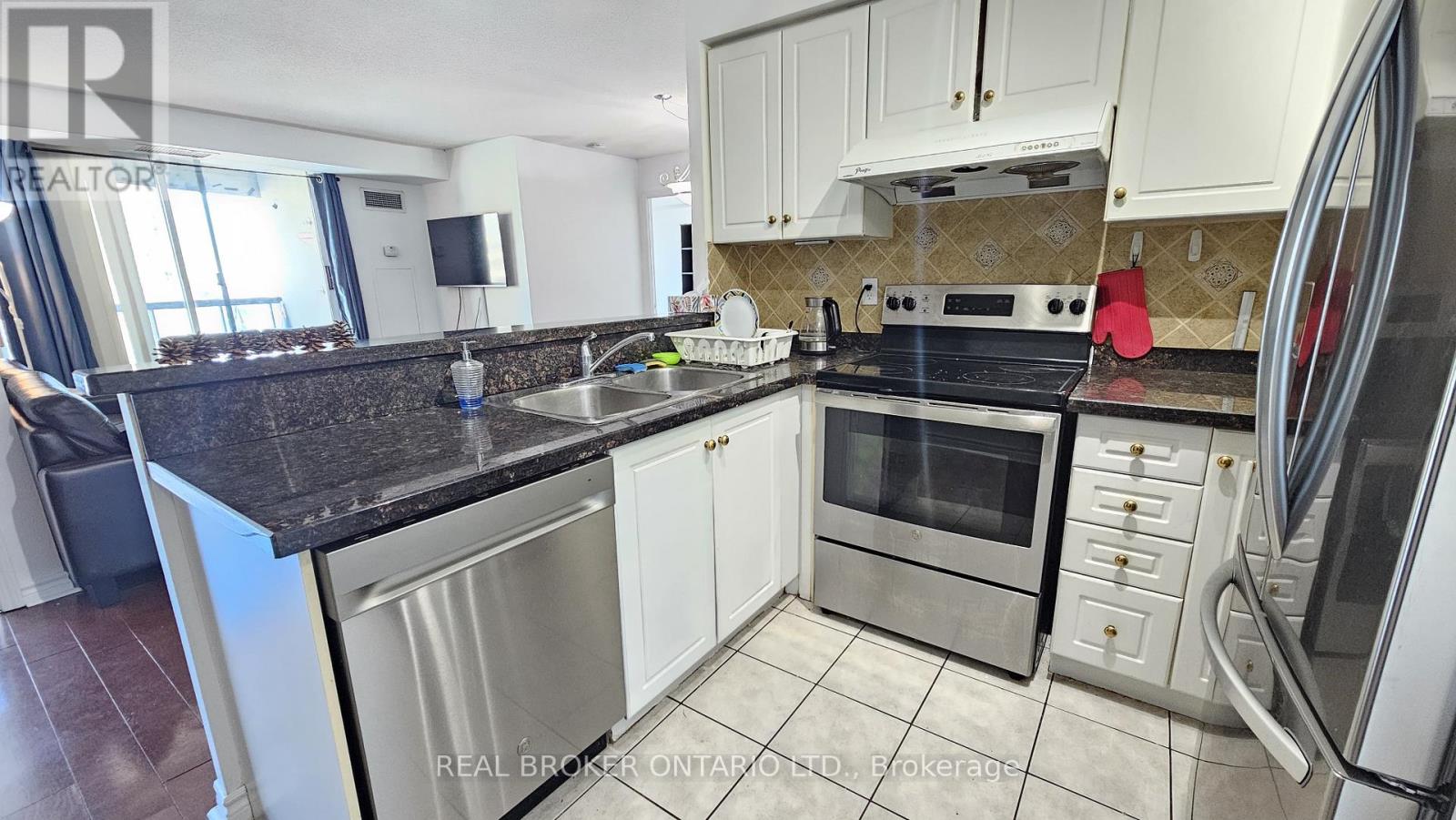 1516 - 7 Lorraine Drive, Toronto, Ontario  M2N 2E3 - Photo 4 - C12834194